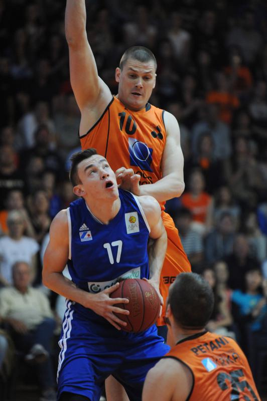 A-1 kosarkaska liga za prvaka. 11.kolo. GKK SIbenik-Zadar 71-63. Photo: Hrvoje Jelavic/PIXSELL A-1 kosarkaska liga za prvaka. 11.kolo. GKK SIbenik-Zadar 71-63. Photo: Hrvoje Jelavic/PIXSELL