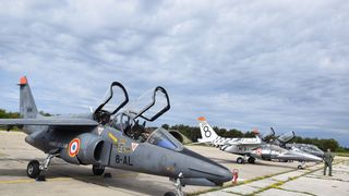 Tri francuska vojna aviona Dassault Alphajet u posjeti bazi Zemunik
