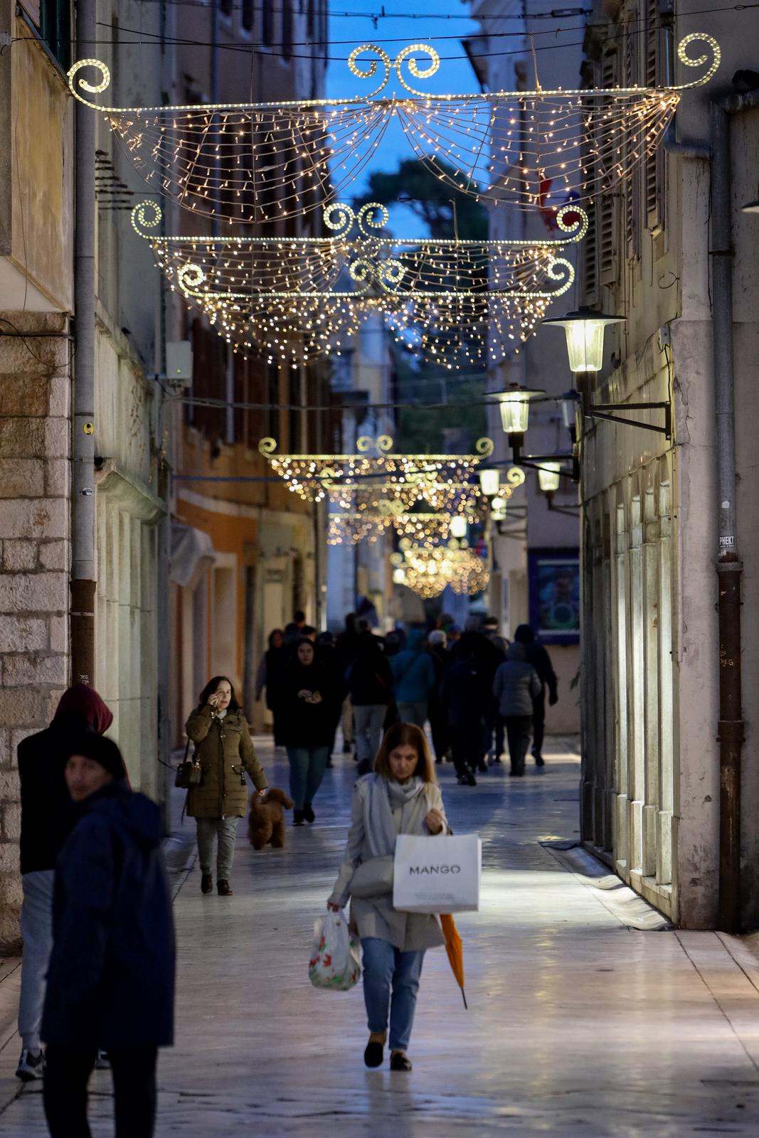 Blagdanske dekoracije u centru Zadra Blagdanske dekoracije u centru Zadra