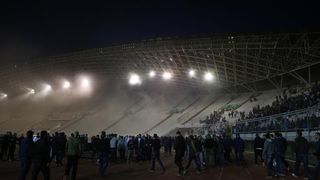 Torcida se uz svijeće, bengalke i molitvu dostojanstveno oprostila od svog kolege Žana Ojdanića na sjevernoj tribini Poljuda. Foto: Ivo Čagalj/PIXSELL Torcida se uz svijeće, bengalke i molitvu dostojanstveno oprostila od svog kolege Žana Ojdanića na sjevernoj tribini Poljuda. Foto: Ivo Čagalj/PIXSELL