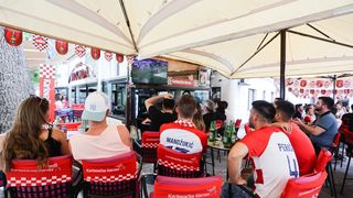 Navijači prate utakmicu Hrvatska – Engleska