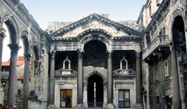 Pronađen kamen Dioklecijanove grobnice, foto: www.tempet-makarska.com