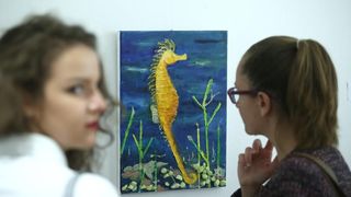 U Arheoloskom muzeju otvorena taktilno mirisna izlozba slika Zajedno, foto: PIXSELL U Arheoloskom muzeju otvorena taktilno mirisna izlozba slika Zajedno, foto: PIXSELL