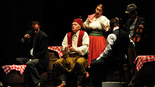 Zadar, 11.04.2013. snimio: Nenad Marčev
dramska pretplata
GRADSKO KAZALIŠTE MLADIH SPLIT
Redatelj: Ivan Leo Lemo
Krčma, alkar, duga
po motivima pripovjedaka Dinka Šimunovića
igraju: Ana Gruica, Belmondo Miliša, Slavko Sobin,
Ivo Perkušić, Zadar, 11.04.2013. snimio: Nenad Marčev
dramska pretplata
GRADSKO KAZALIŠTE MLADIH SPLIT
Redatelj: Ivan Leo Lemo
Krčma, alkar, duga
po motivima pripovjedaka Dinka Šimunovića
igraju: Ana Gruica, Belmondo Miliša, Slavko Sobin,
Ivo Perkušić,