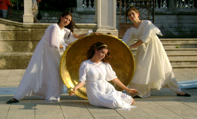 Trg Pet bunara: Glagoljaška renesansa