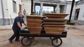 Djelatnici Nasada saniraju štetu na Gradskom groblju Zadar Djelatnici Nasada saniraju štetu na Gradskom groblju Zadar