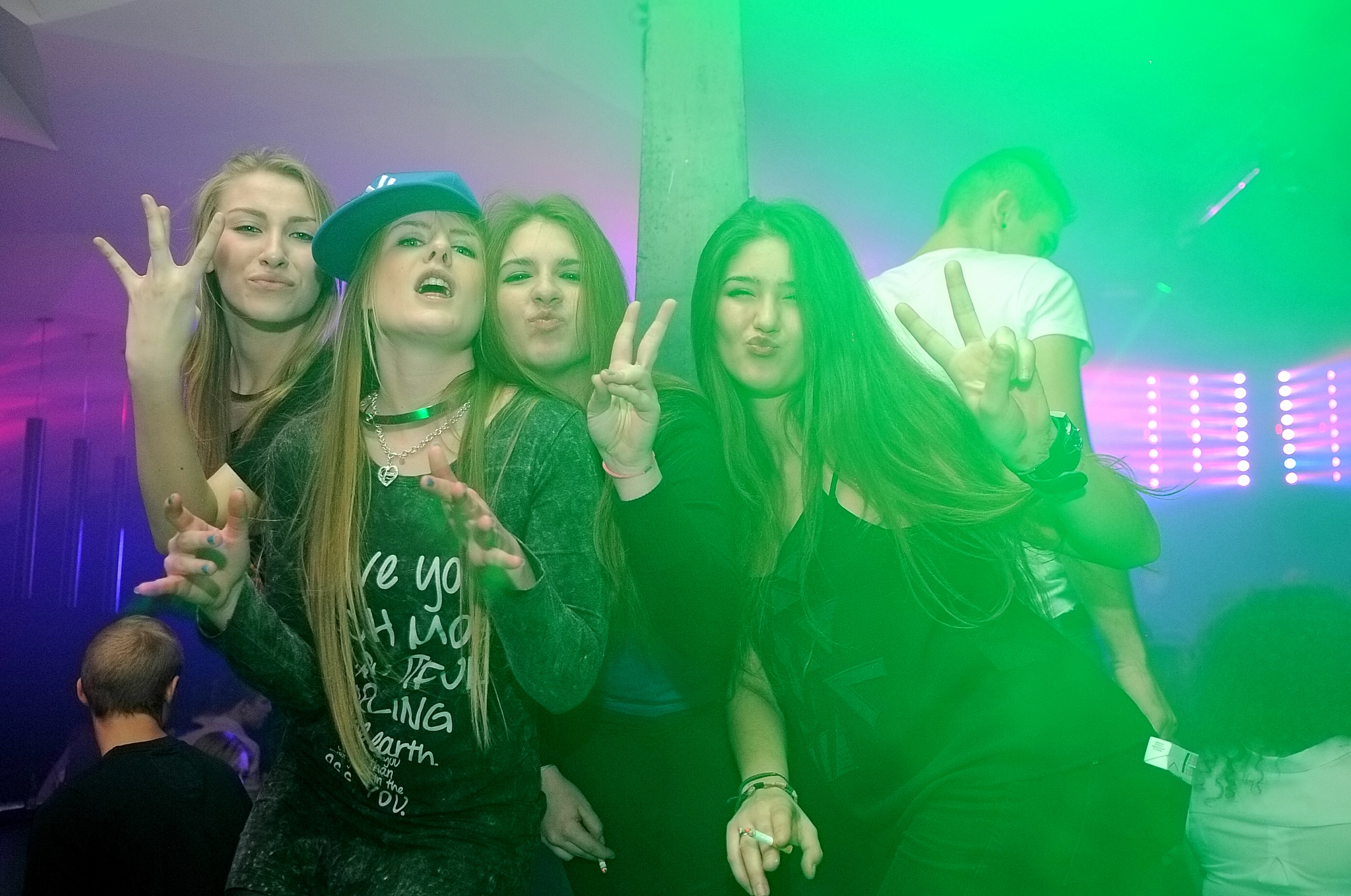 Spektar party u Aquarius klubu