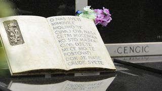 Ervenik: Na obiteljskoj grobnici obilježena 23. obljetnica stradanja obitelji Čengić, foto: Hrvoje Jelavić/PIXSELL