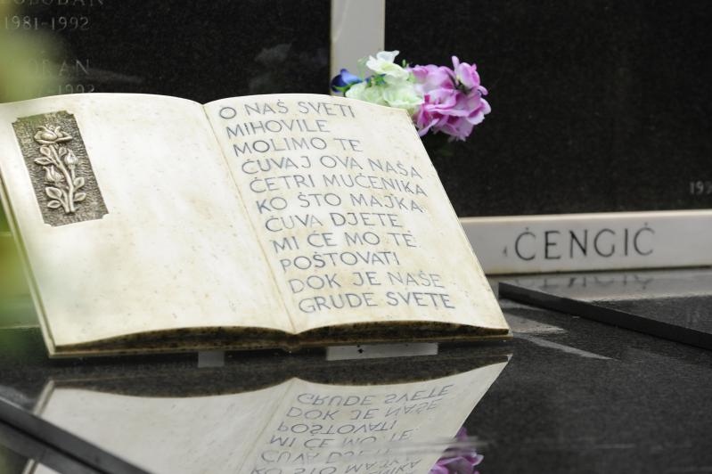 Ervenik: Na obiteljskoj grobnici obilježena 23. obljetnica stradanja obitelji Čengić, foto: Hrvoje Jelavić/PIXSELL