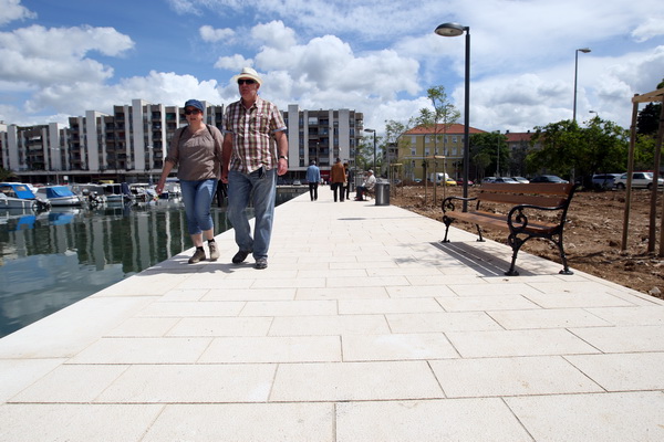 Zadar, 270513.
Uvala Jazine. 
Zavrseni su radovi na uredjenju uvale Jazine gdje je uredjena nova riva i setnica.
Foto: Jure Miskovic / CROPIX
