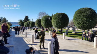 Izložba vojne opreme, oružja i vozila na zadarskoj rivi i spuštanje 25-metarske zastave s kampanela sv. Stošije