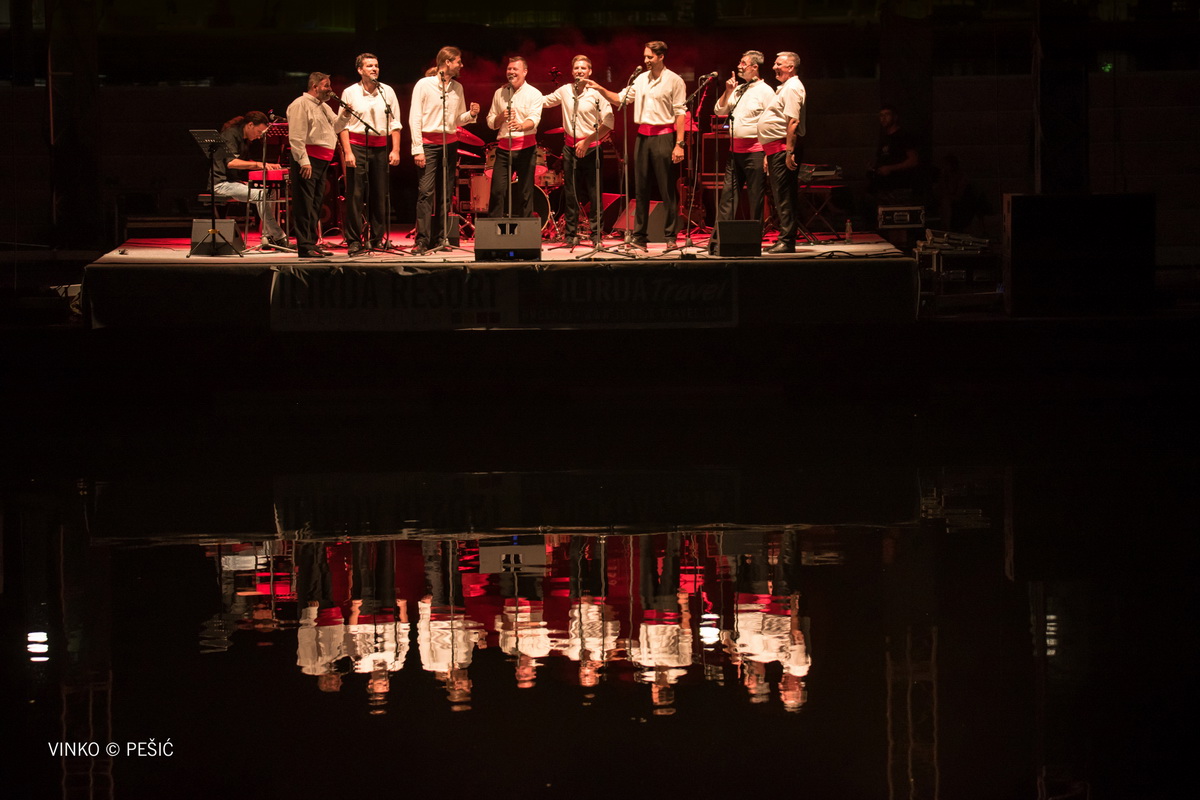 Zorica Kondža i klapa Cambi @ bazen Ilirije u Biogradu