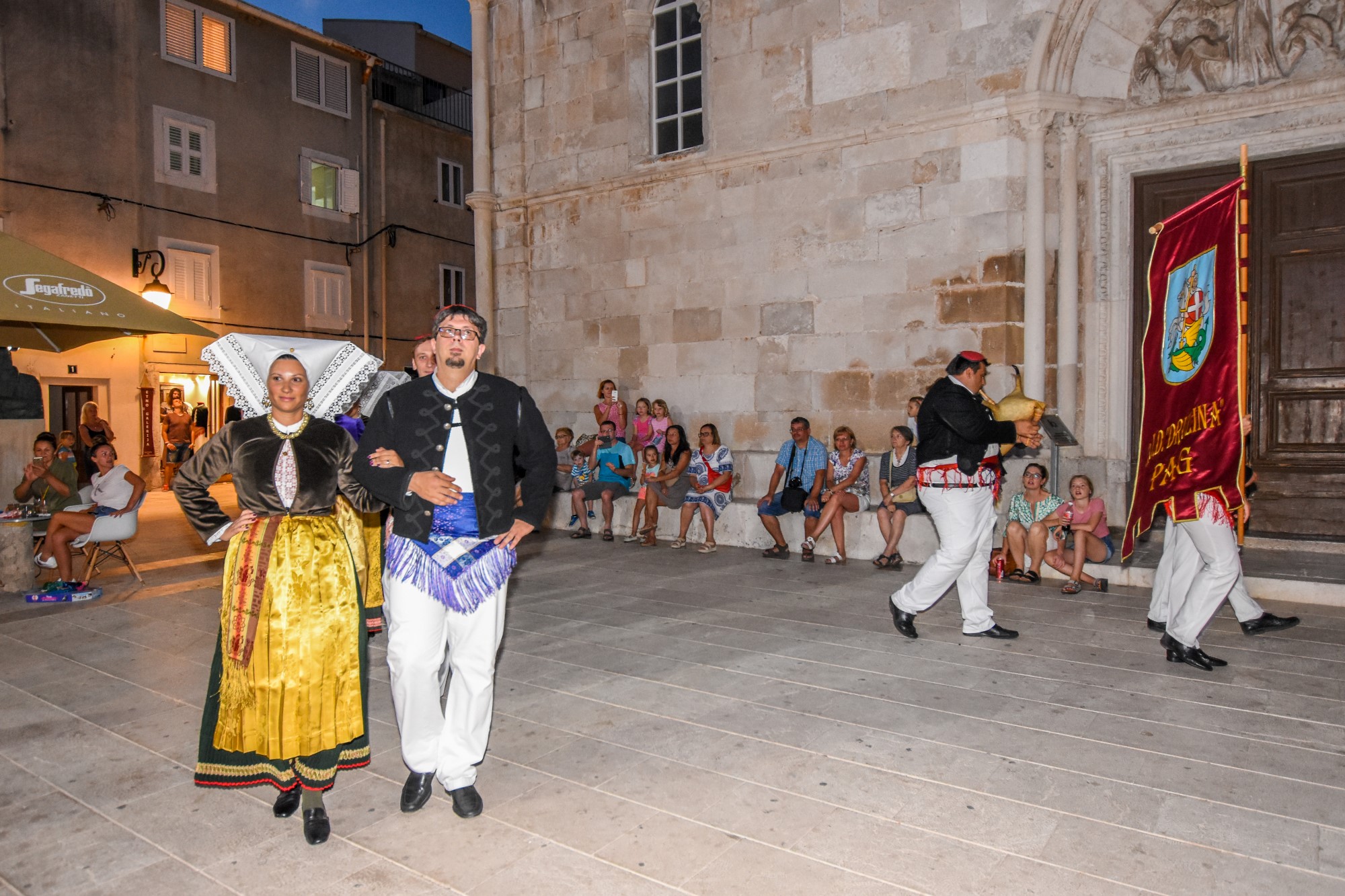 Etno večer s KUD Družina u Pagu Etno večer s KUD Družina u Pagu