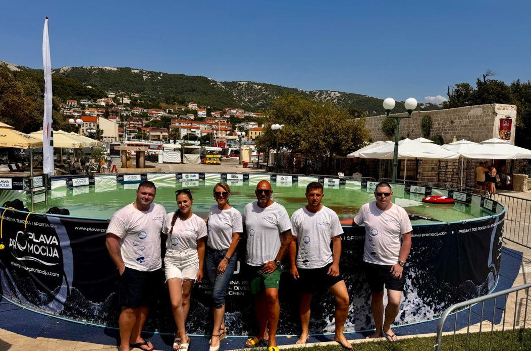 7 Ronilacki tim pogleda u plavo 7 Ronilacki tim pogleda u plavo