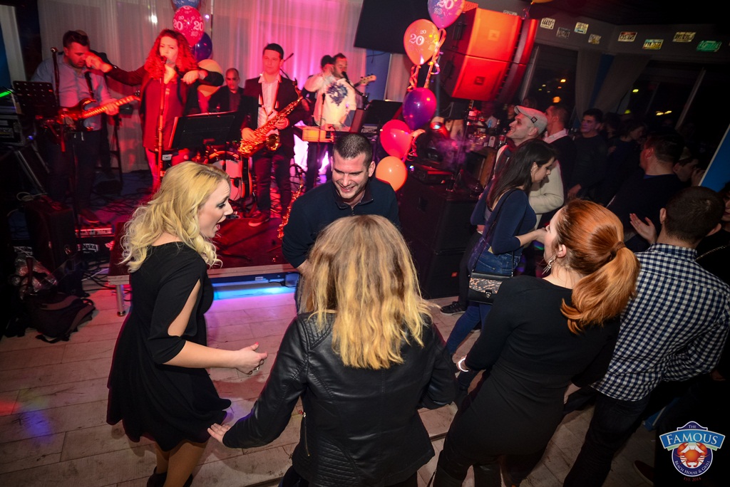 U Famous beach and grill baru Rockatansky bend proslavio je 20 godina djelovanja U Famous beach and grill baru Rockatansky bend proslavio je 20 godina djelovanja