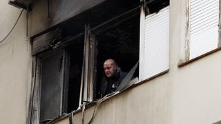 Zadar, 010311.
Jutros je izbio pozar u stanu u ulici Put Murata na Vostarnici. Za vrijeme nastanka pozara u stanu su bile dvije osobe koje su izasle neozlijedjene. Vatrogasci su na terenu, a ocevid je u tijeku.
Foto: Jure Miskovic / CROPIX