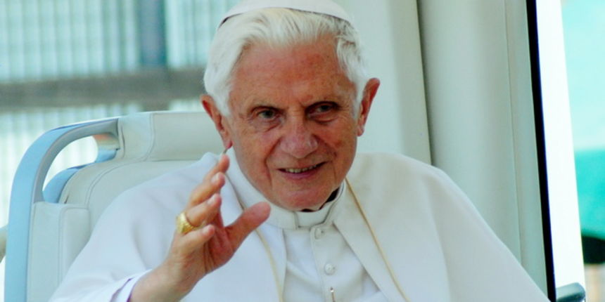 San Marino, 190611.
ARHIVSKA FOTOGRAFIJA
Papa Benedikt XVl. prvi je papa koji je posjetio najstariju drzavu u Europi, Republiku San Marino. Tom povjesnom dogadjaju prisustvovali su i clanovi udruge rapskih samostrelicara i delegacija grada Raba predvodjen