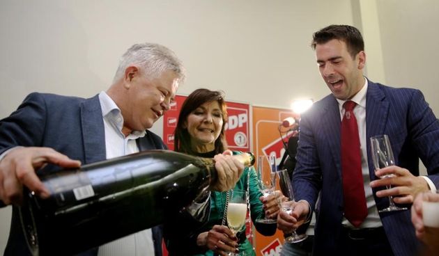Slavlje u izbornom stozeru Andre Vlahusica koji je pobjedio na prijevremenim izborima za gradonacelnika. Photo: Grgo Jelavic/PIXSELL