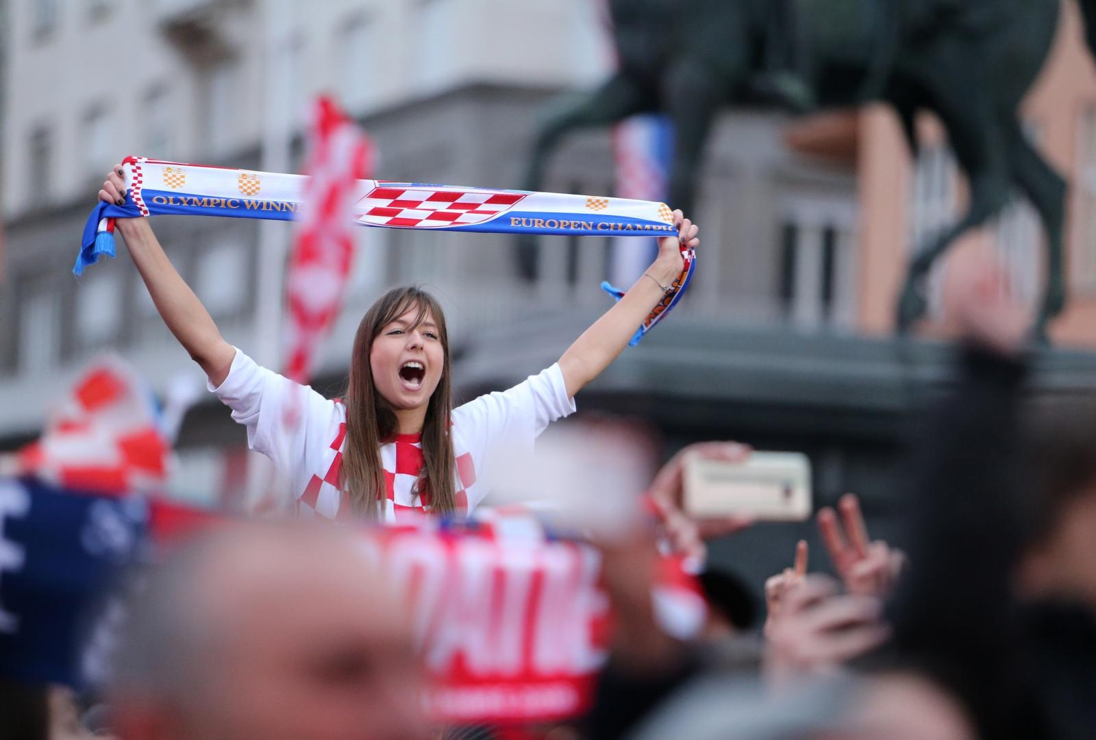 Zlatne tenisače na Trgu bana Josipa Jelačića dočekale tisuće navijača Zlatne tenisače na Trgu bana Josipa Jelačića dočekale tisuće navijača
