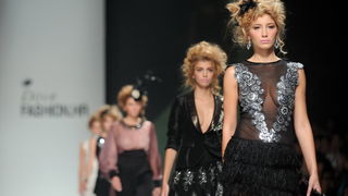 Zagreb, 290911.
Velesajam, paviljon 5.
Modne revije i poznati na Dove Fashion.hr proljece ljeto 2012. Prvi dan su izlagali kreatori Ivica Skoko, Martina Felja, AMDS by ALDUK i IK STUDIO.
Na slici: kreacije Ivica Skoko.
Foto: Srdjan Vrancic / CROPIX Zagreb, 290911.
Velesajam, paviljon 5.
Modne revije i poznati na Dove Fashion.hr proljece ljeto 2012. Prvi dan su izlagali kreatori Ivica Skoko, Martina Felja, AMDS by ALDUK i IK STUDIO.
Na slici: kreacije Ivica Skoko.
Foto: Srdjan Vrancic / CROPIX