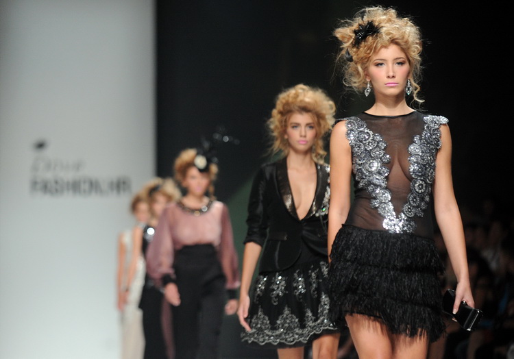 Zagreb, 290911.
Velesajam, paviljon 5.
Modne revije i poznati na Dove Fashion.hr proljece ljeto 2012. Prvi dan su izlagali kreatori Ivica Skoko, Martina Felja, AMDS by ALDUK i IK STUDIO.
Na slici: kreacije Ivica Skoko.
Foto: Srdjan Vrancic / CROPIX Zagreb, 290911.
Velesajam, paviljon 5.
Modne revije i poznati na Dove Fashion.hr proljece ljeto 2012. Prvi dan su izlagali kreatori Ivica Skoko, Martina Felja, AMDS by ALDUK i IK STUDIO.
Na slici: kreacije Ivica Skoko.
Foto: Srdjan Vrancic / CROPIX