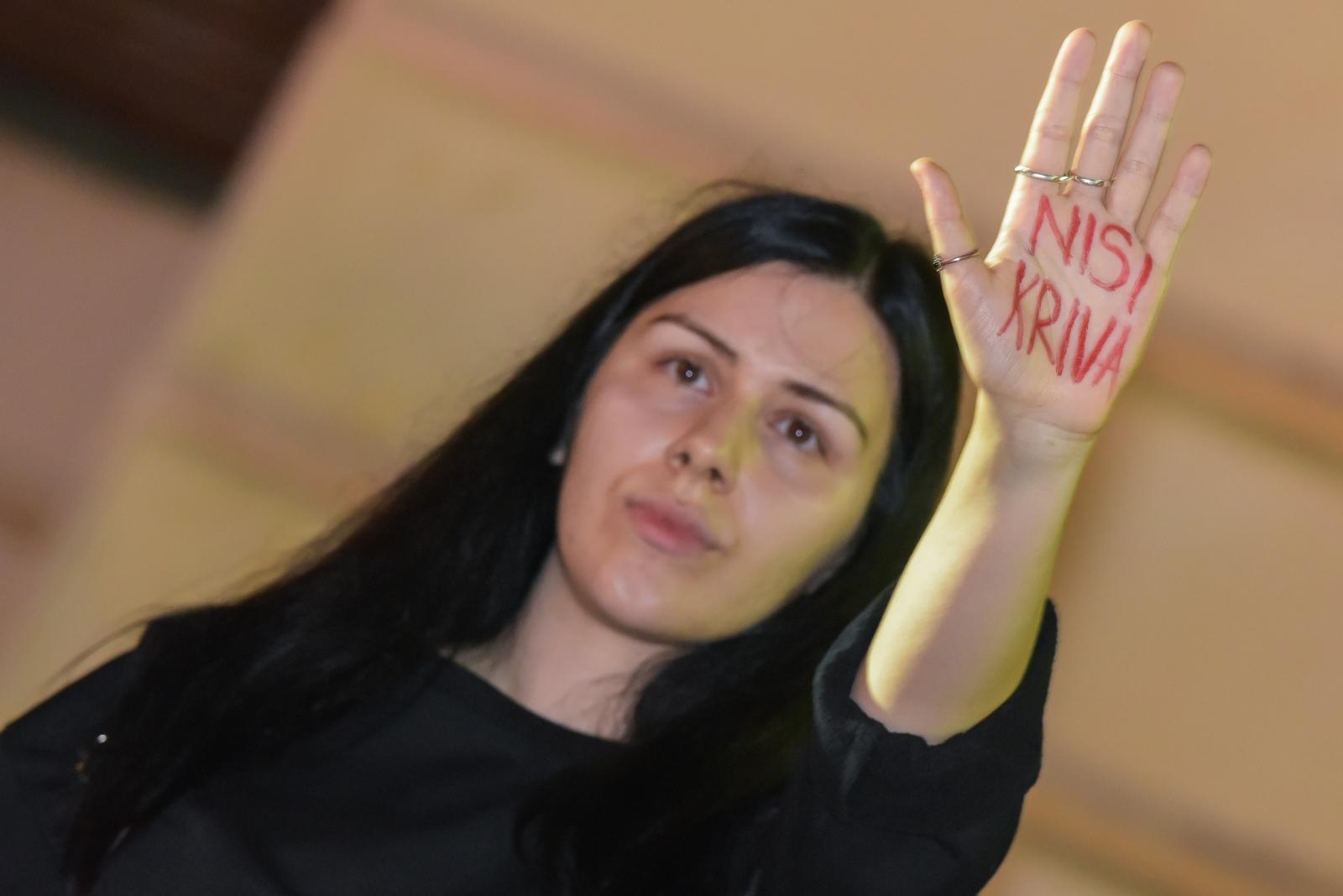 Klub studenata Antifijaka organizirao mirni prosvijed ispred Županijskog suda u Zadru