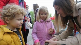 U Zooloskom vrtu u Zagrebu obiljezen Zablji dan u sklopu kojeg su se odrzavale razne radionice, a zainteresirani posjetitelji mogli su i dirati zabe. Photo: Tomislav Miletic/PIXSELL