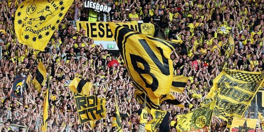 Navijači Borussije Dortmund, foto: twitter Navijači Borussije Dortmund, foto: twitter