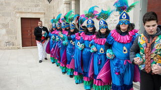 Paški zimski karneval 2017.- Maškarane skupine u karnevalskoj povorci Paški zimski karneval 2017.- Maškarane skupine u karnevalskoj povorci