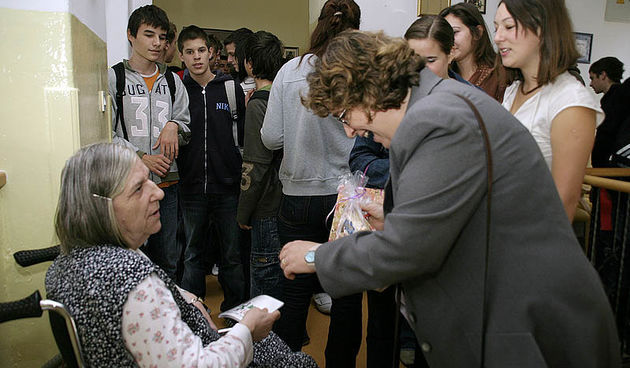 Pomorska skola – Blagoslov kruha – dom za stare i nemocne