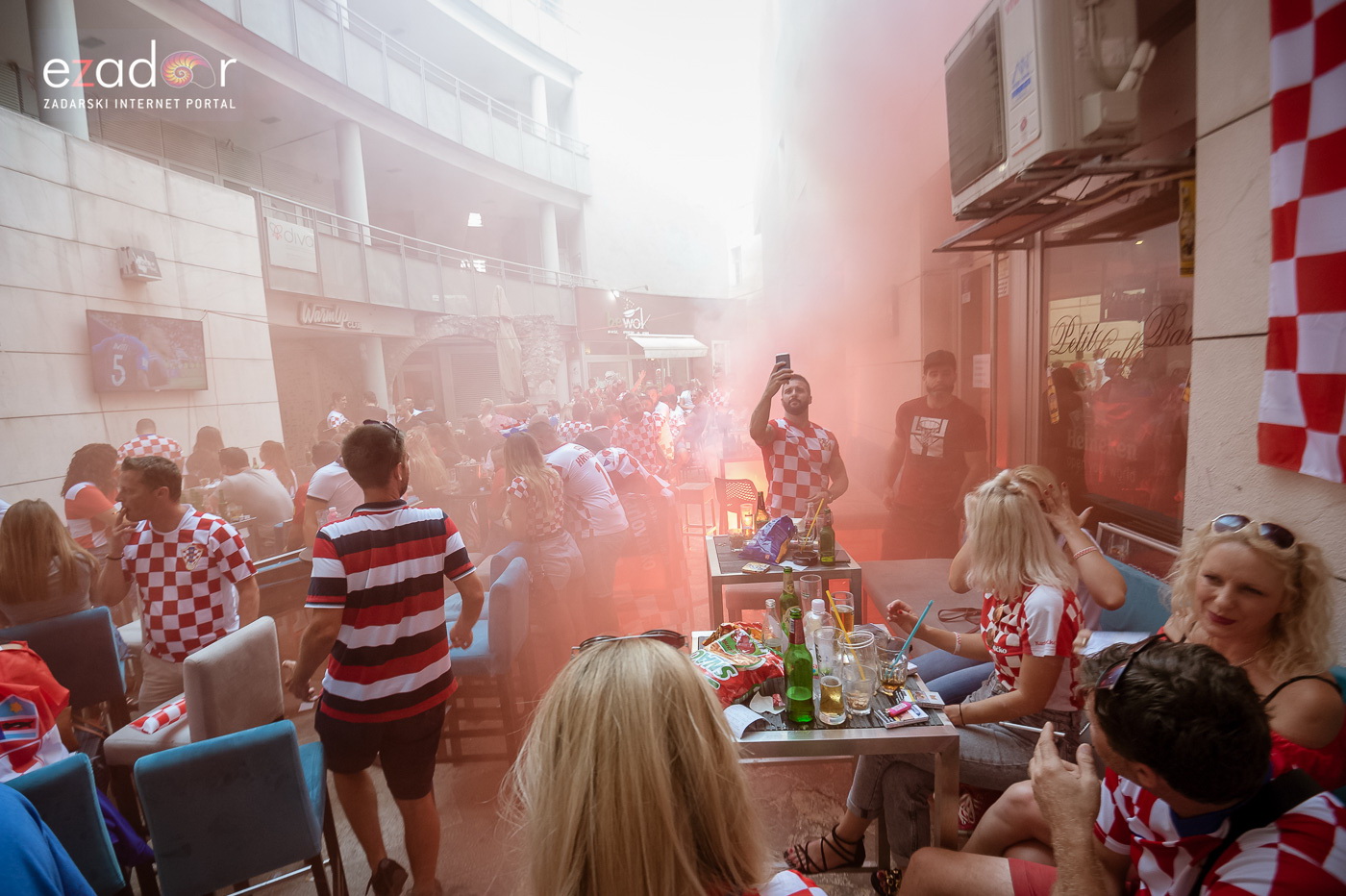 Navijačko ludilo u Zadru za vrijeme i nakon finala Svjetskog prvenstva Navijačko ludilo u Zadru za vrijeme i nakon finala Svjetskog prvenstva