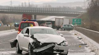 Na autocesti A1 poslije sv. Roka u smjeru Zagreba, kod tunela Krpani, u 6.15 sati sudarilo se 20-ak vozila u nekoliko lančanih sudara, Foto: Dino Stanin/PIXSELL Na autocesti A1 poslije sv. Roka u smjeru Zagreba, kod tunela Krpani, u 6.15 sati sudarilo se 20-ak vozila u nekoliko lančanih sudara, Foto: Dino Stanin/PIXSELL