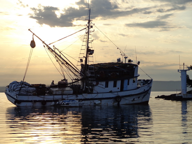 Mišnjak: Nasukana ribarica “Glamoč”