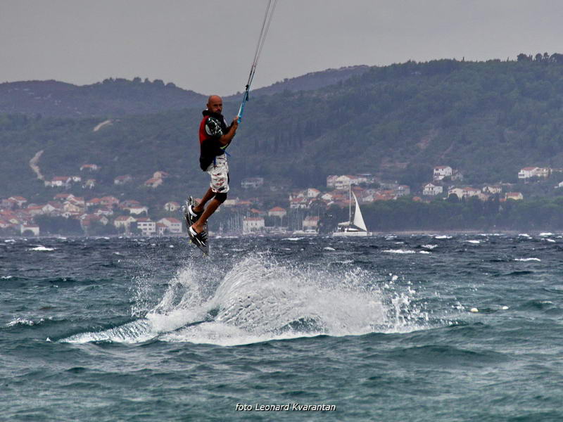 Kiteri i surferi uživali u jakom jugu