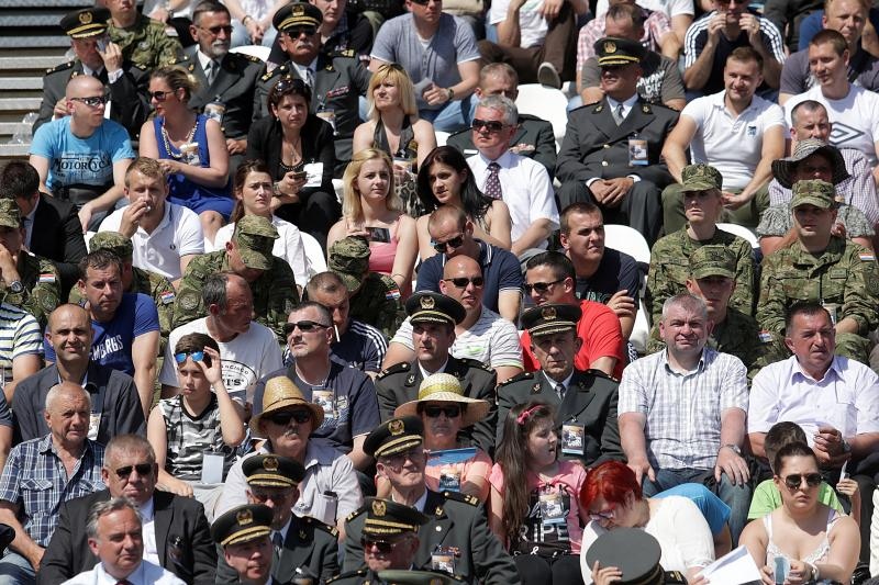 Svečano postrojavanje na stadionu u Kranjčevićevoj u povodu Dana Oružanih snaga Republike Hrvatske. Foto. PIXSELL Svečano postrojavanje na stadionu u Kranjčevićevoj u povodu Dana Oružanih snaga Republike Hrvatske. Foto. PIXSELL