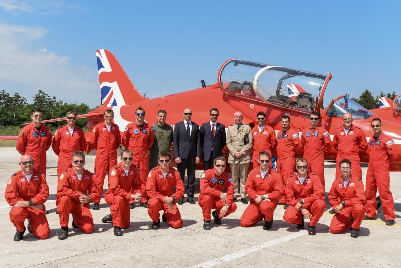 Akrobatska skupina “Red Arrows” Royal Air Forcea u posjeti Zračnoj bazi u Zemuniku Akrobatska skupina “Red Arrows” Royal Air Forcea u posjeti Zračnoj bazi u Zemuniku