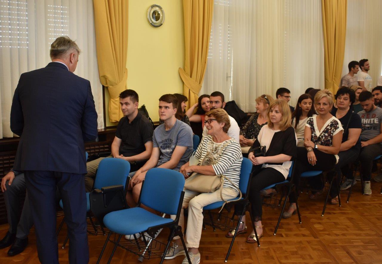 Prijem za nagrađivane učenike osnovnih i srednjh škola