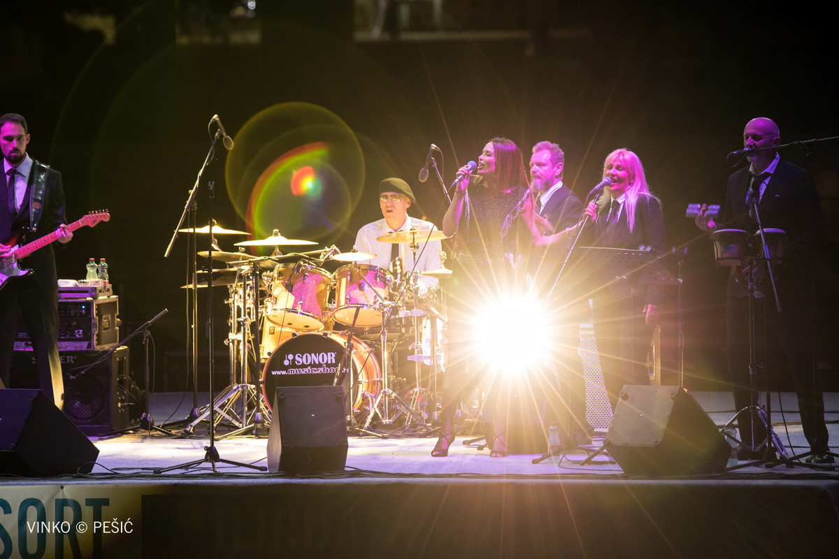 Severina oduševila nastupom na bazenu Ilirije u Biogradu na Moru