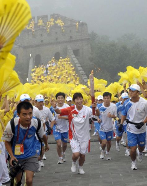 Olimpijska baklja na kineskom zidu