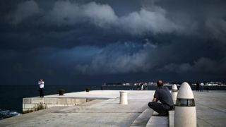 Opis  30.07.2014., Zadar – Ciklona Melisa jutros je na zadarsko podrucje donijela snazno nevrijeme praceno kisom i grmljavinom. Photo: Filip Brala/PIXSELL Autor  Filip Brala/PIXSELL Ključne riječi  ciklona, melisa, fronta, kisa, nevrijeme