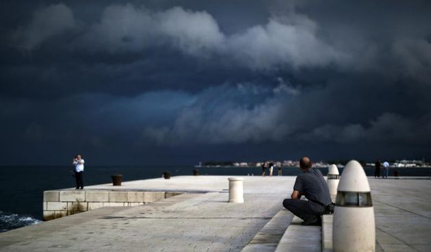 Opis  30.07.2014., Zadar – Ciklona Melisa jutros je na zadarsko podrucje donijela snazno nevrijeme praceno kisom i grmljavinom. Photo: Filip Brala/PIXSELL Autor  Filip Brala/PIXSELL Ključne riječi  ciklona, melisa, fronta, kisa, nevrijeme