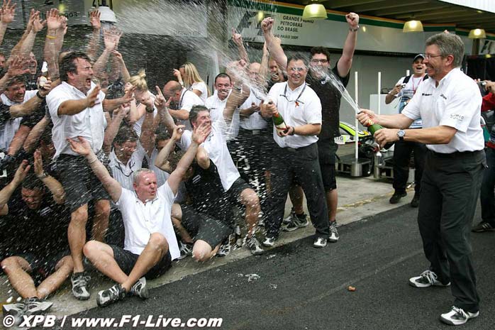 Proslava naslova prvaka F1 Jensona Buttona i Brawn GP-a (foto www.f1-live.com)