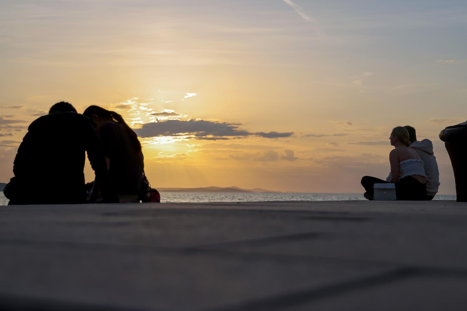 Zadar: Turisti uživaju u zalasku sunca