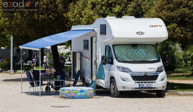 Đir po gradu 17. svibnja 2017. Kamper na rivi.