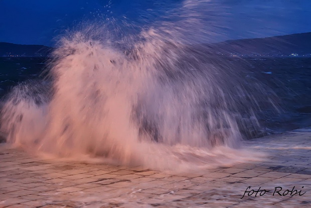 Igra valova na zadarskoj rivi 7. studenog 2014.  Foto: Roberto Lerga