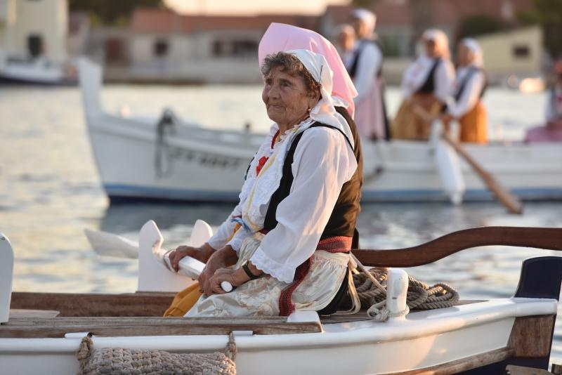 Tradicionalna ženska regata gajeta na vesla u Krapnju