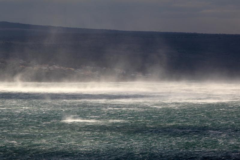 Bura u Podvelebitskom kanalu Bura u Podvelebitskom kanalu