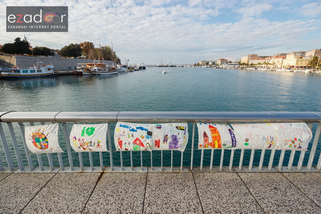 Đir po gradu, petak 24. studenog 2017. – Dan Grada Zadra. Čestitka učenika OŠ Voštarnica