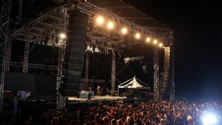 Novalja, Zrce – Koncert Chrisa Browna, koji je trebao biti odrzan na plazi Zrce, zbog jakog vjetra je otkazan te je, umjesto na plazi, Chris Brown koncert odrzao u prepunom klubu Aquarius. Photo: Dalibor Urukalovic/PIXSELL Novalja, Zrce – Koncert Chrisa Browna, koji je trebao biti odrzan na plazi Zrce, zbog jakog vjetra je otkazan te je, umjesto na plazi, Chris Brown koncert odrzao u prepunom klubu Aquarius. Photo: Dalibor Urukalovic/PIXSELL