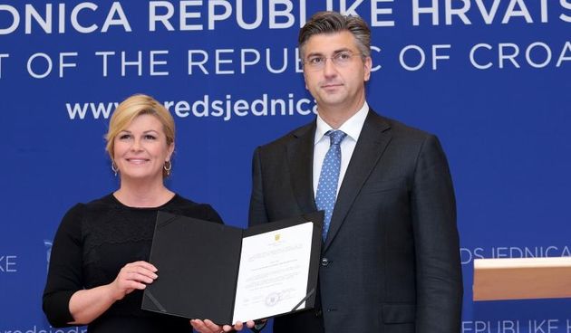 Predsjednica RH Kolinda Grabar Kitarovic primila je danas predsjednika HDZ-a Andreja Plenkovica i urucila mu mandat za sastavljanje nove Vlade RH. Photo: Patrik Macek/PIXSELL